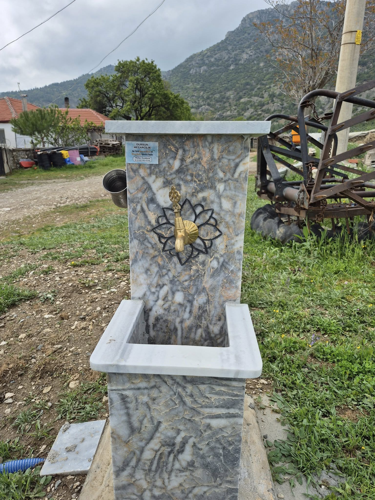 Muzur İbiram (İbrahim Dursun) abinin evin önündeki çeşme.