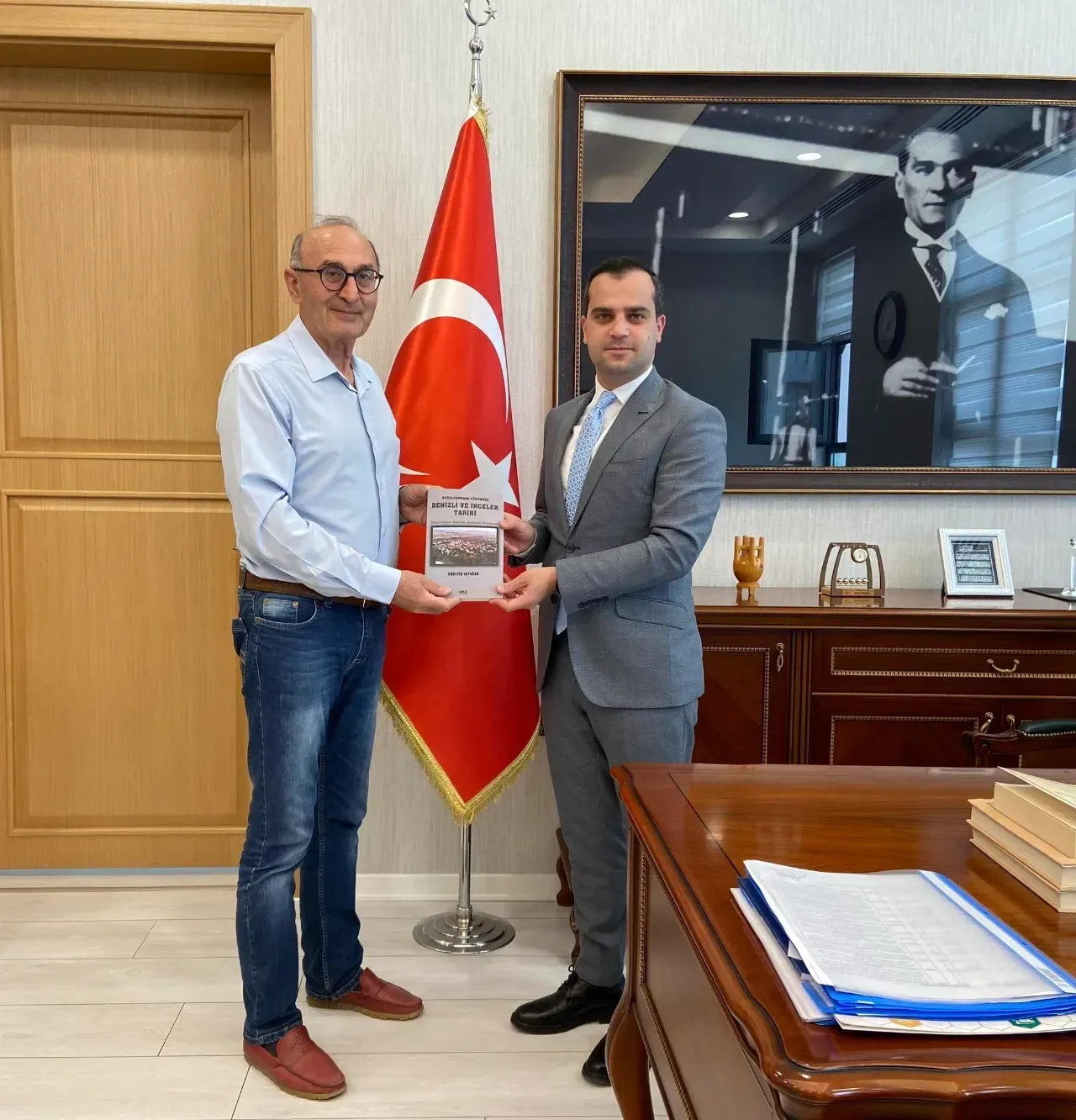 "Denizli ve İnceler Tarihi" Kaymakam Özkan’a Takdim Edildi